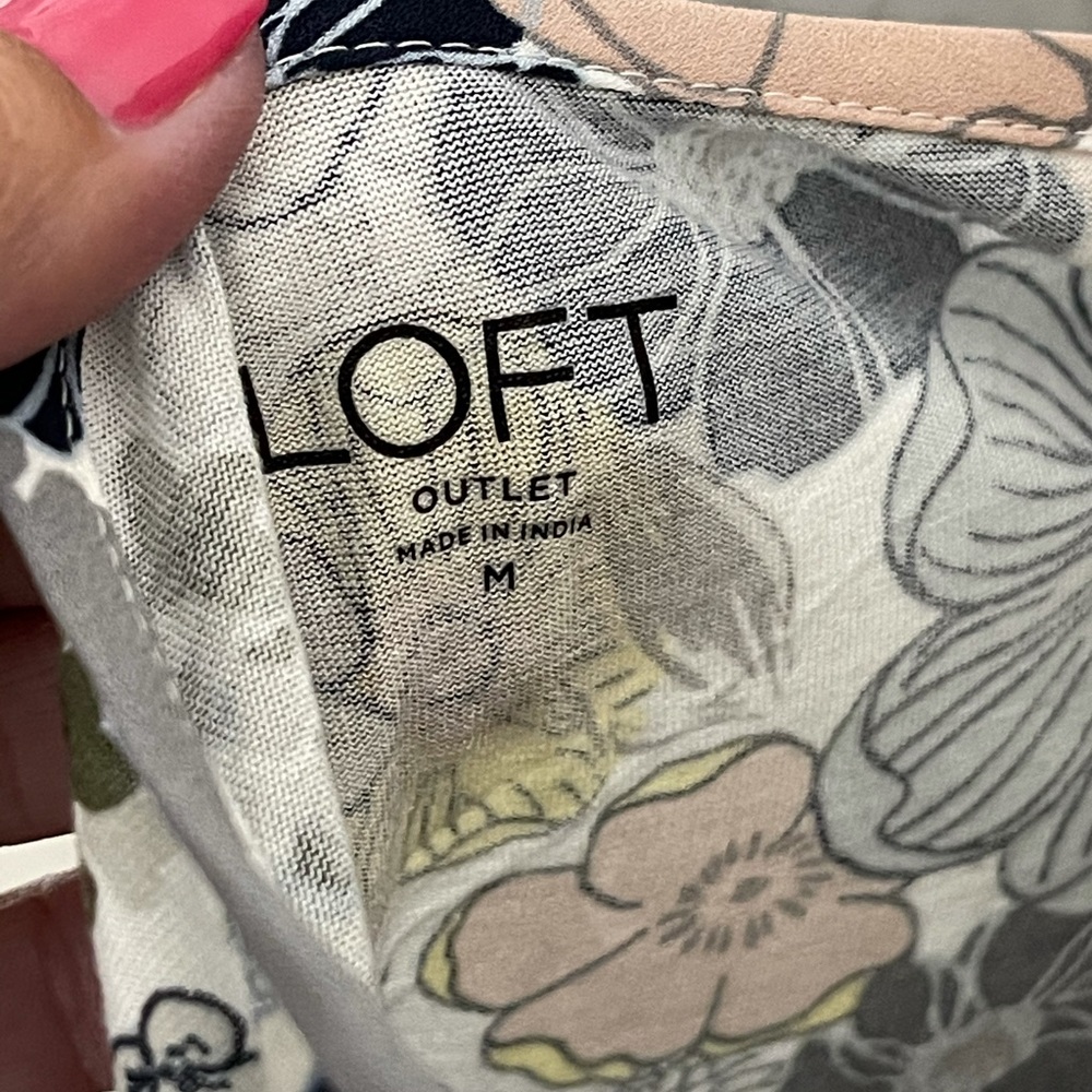 Loft blouse 👚 - Picture 3 of 4